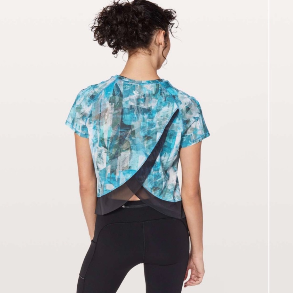 Lululemon Quick Pace Short Sleeve
Sun Dazed Multi Blue / Super Dark